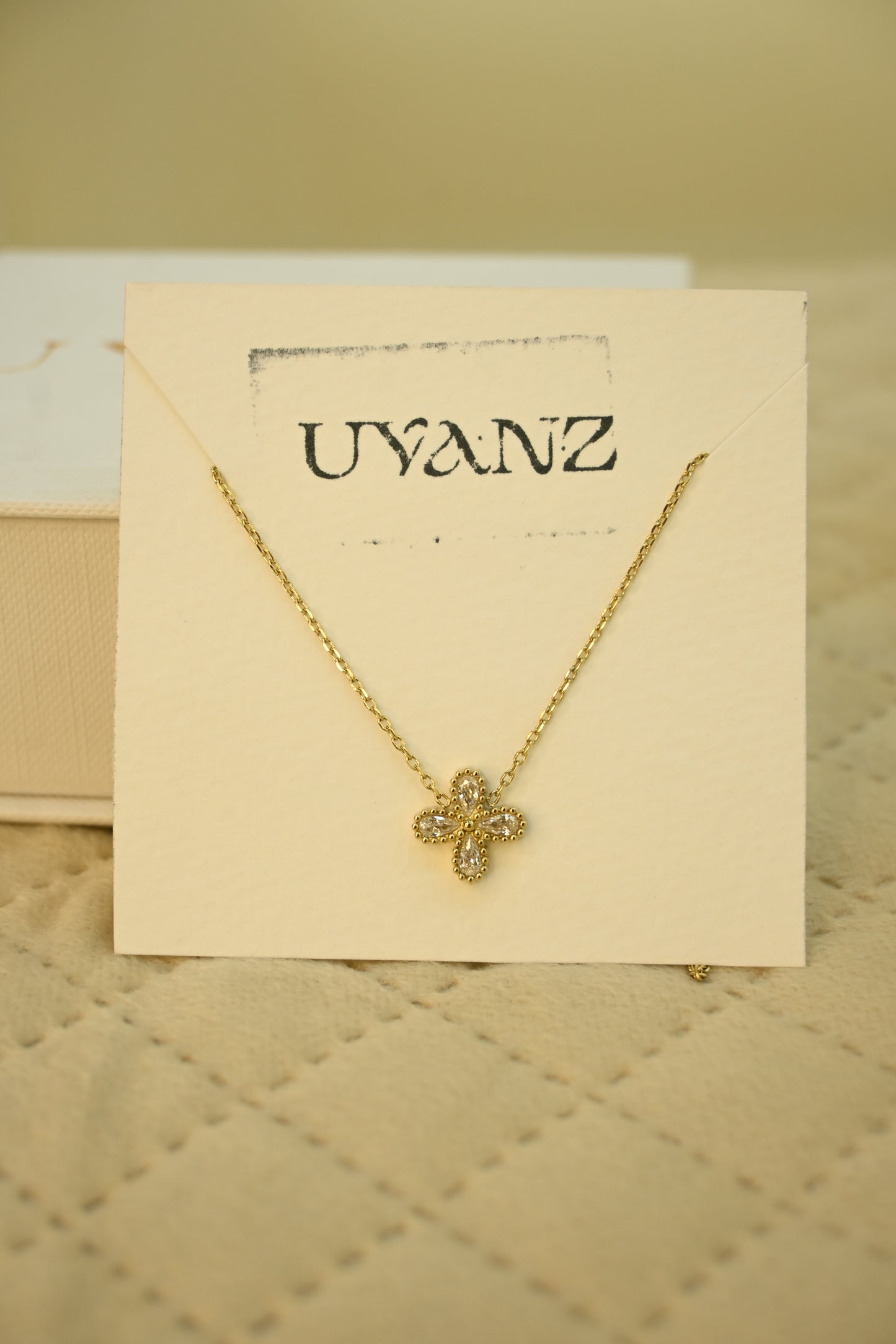 FLORAL PENDANT