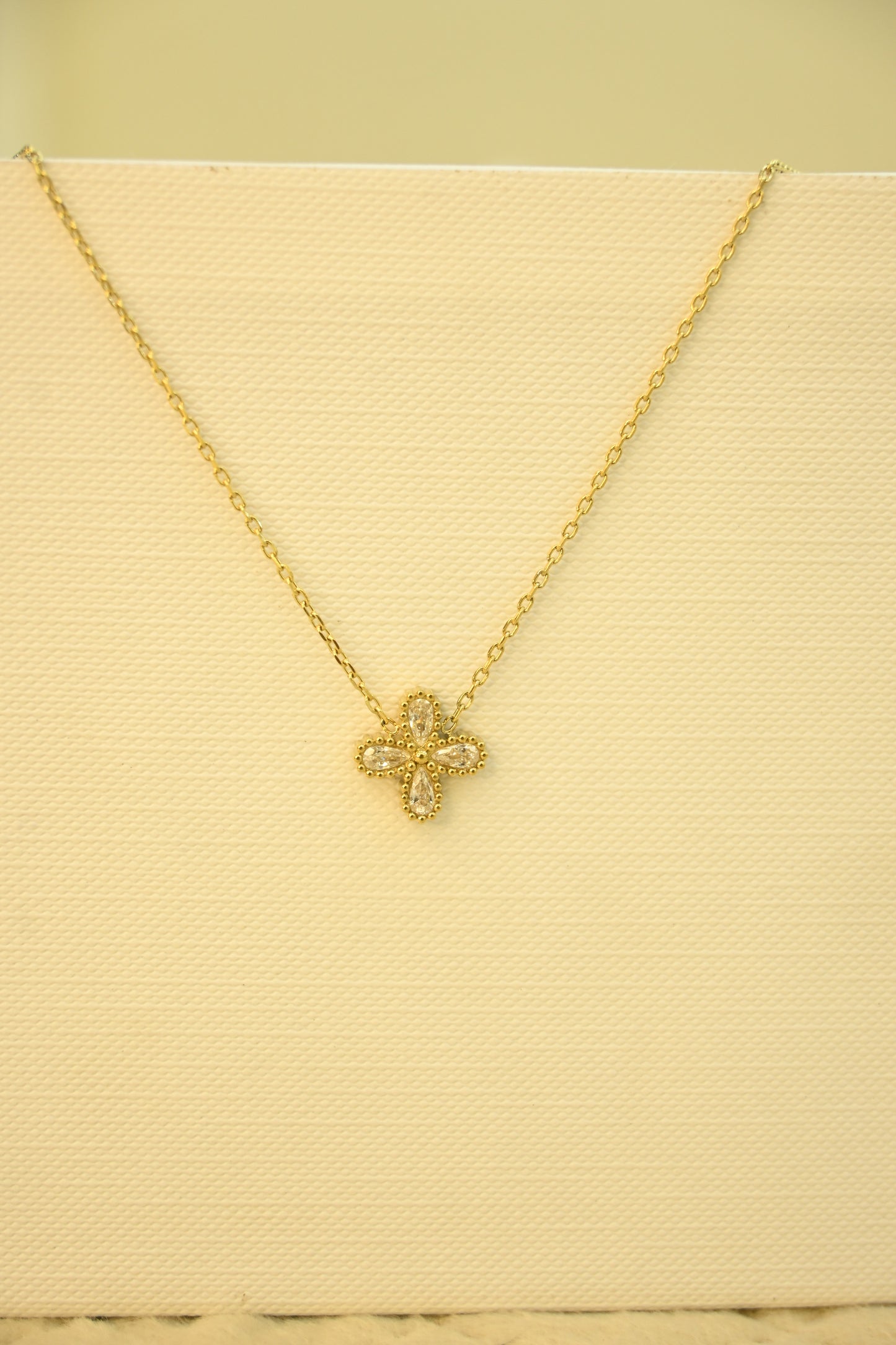 FLORAL PENDANT
