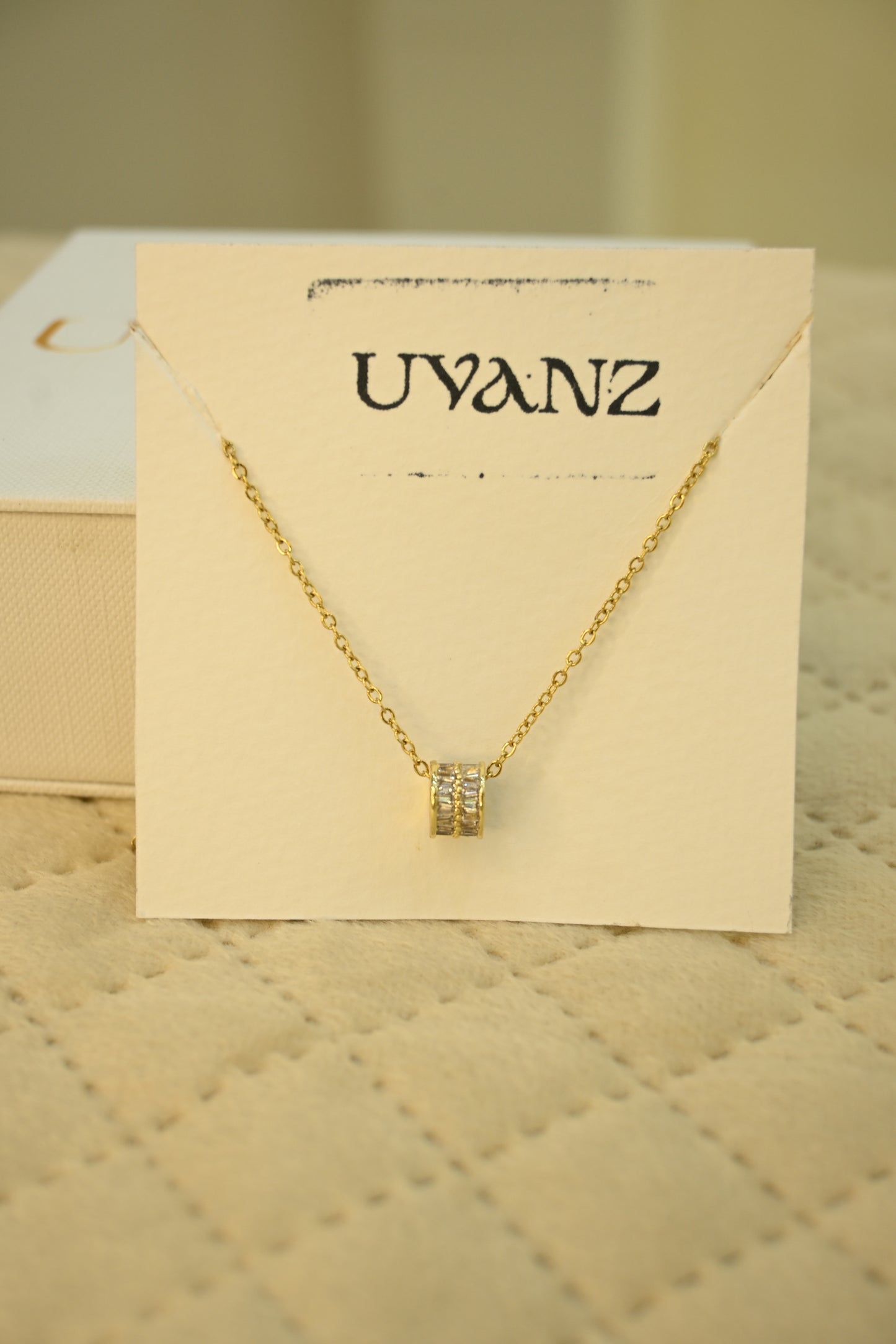 ROUND SHAPE PENDANT