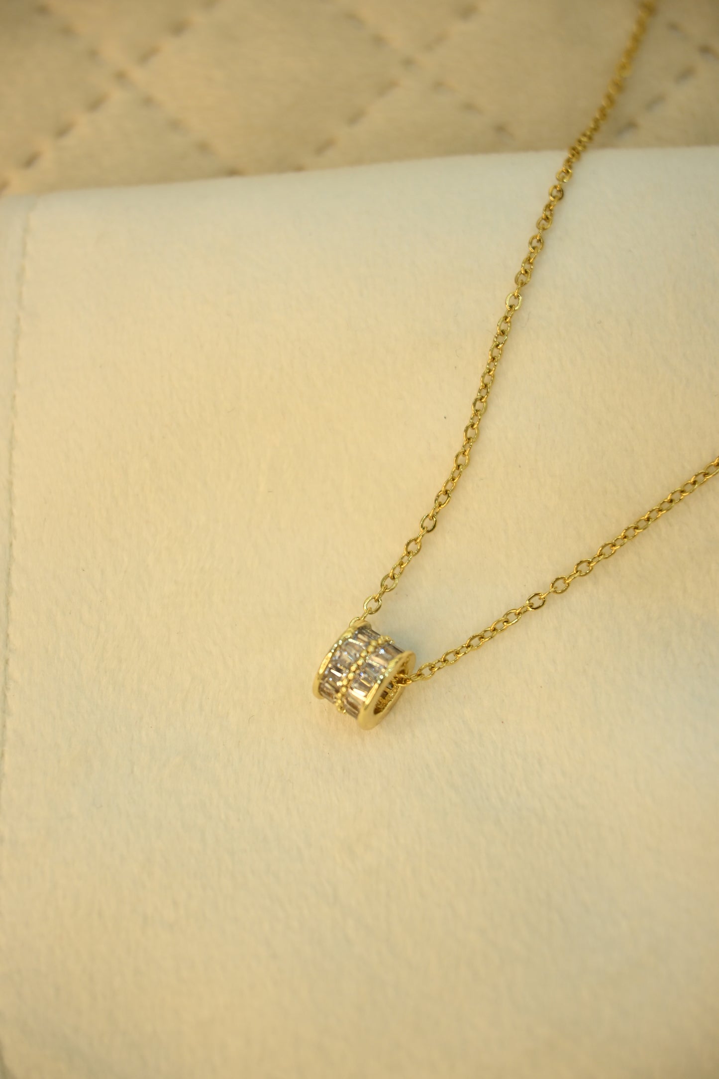 ROUND SHAPE PENDANT