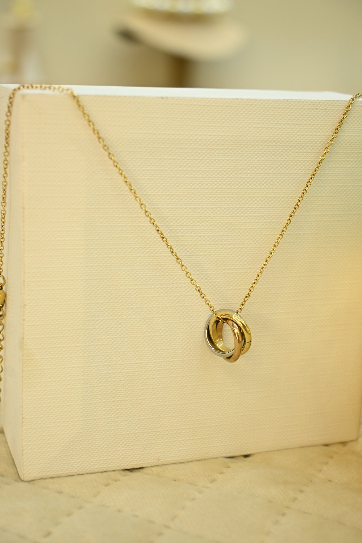 MULTICOLOUR RING PENDANT