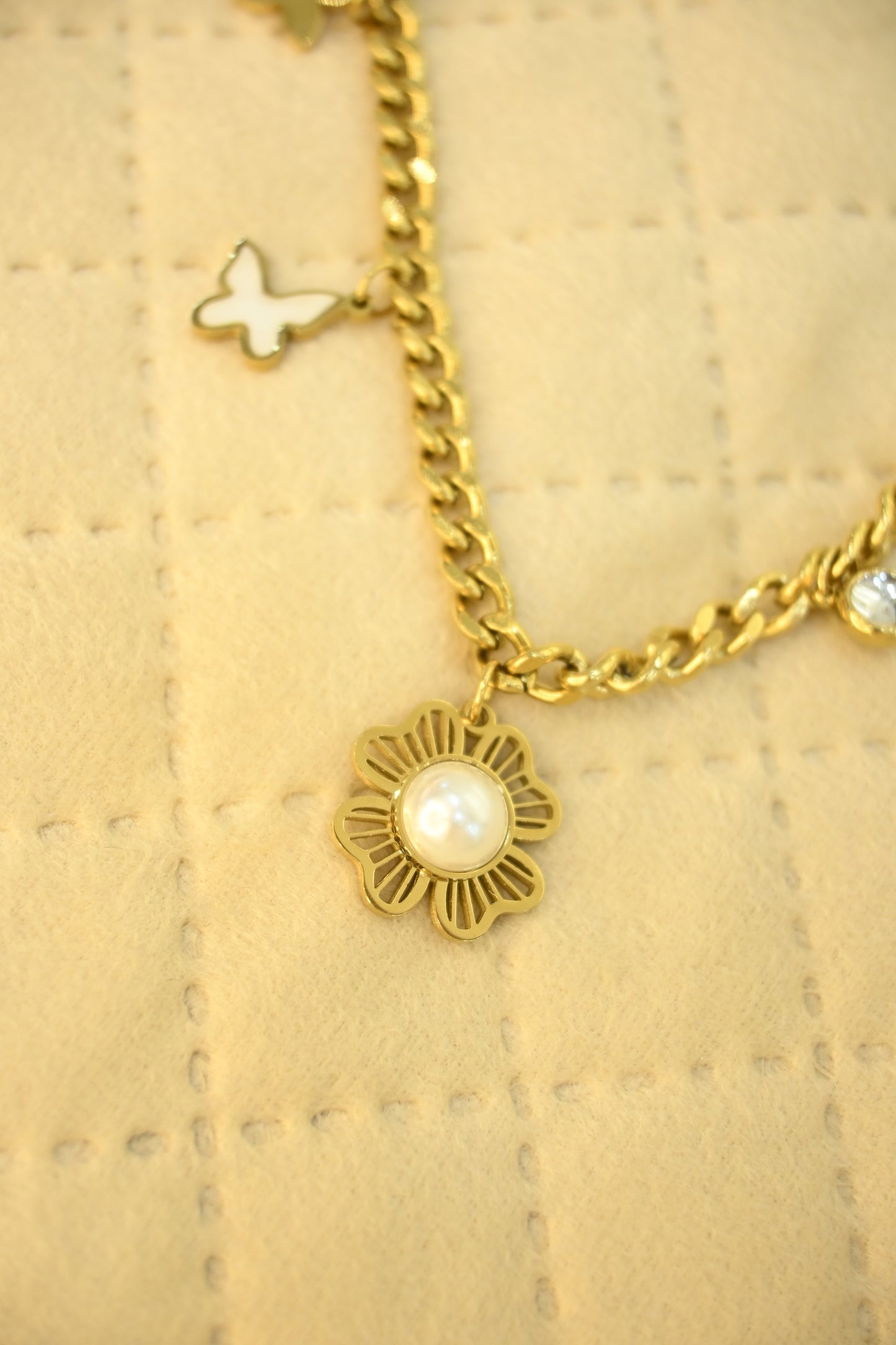 STATEMENT PENDANT