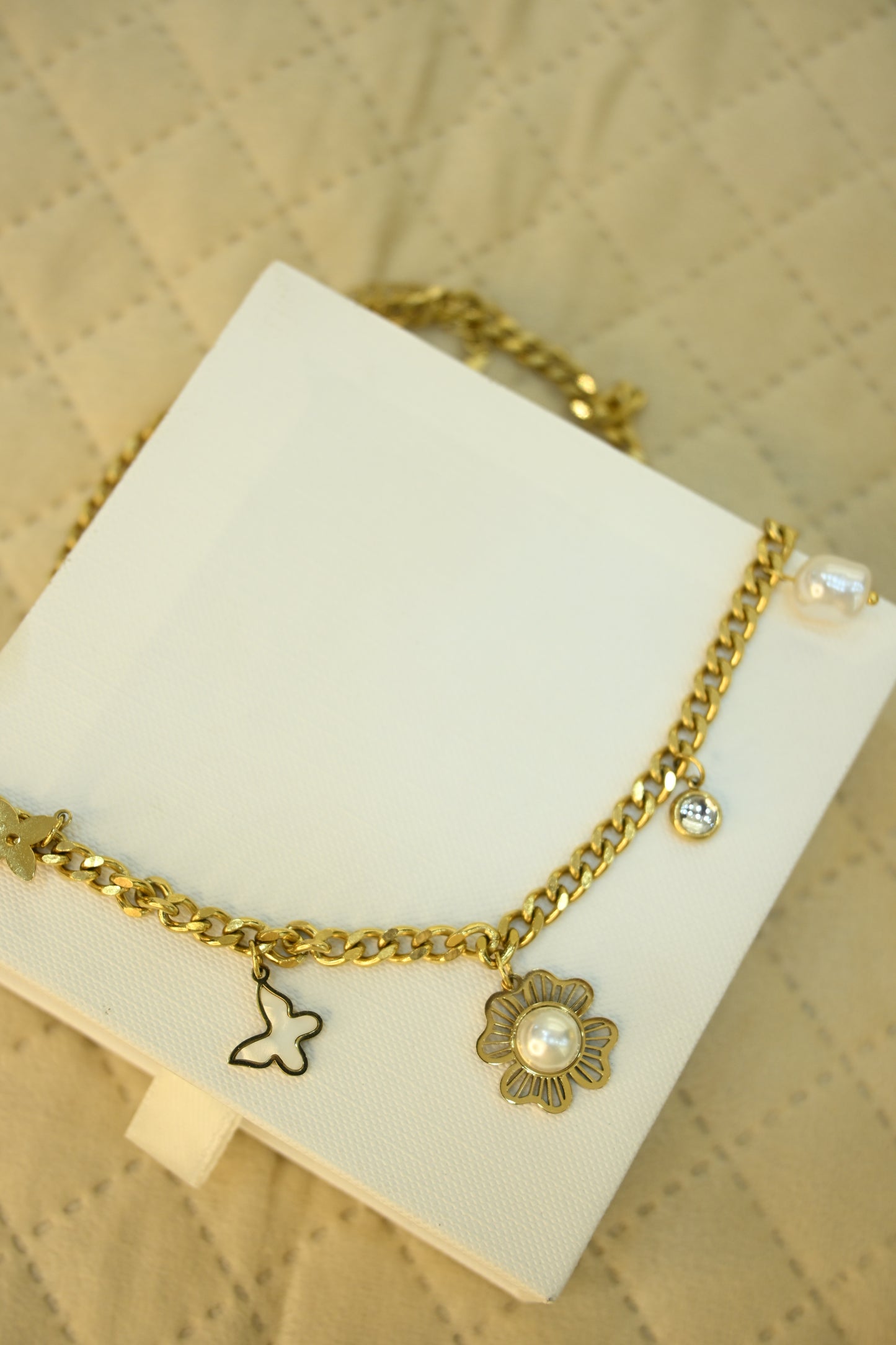 STATEMENT PENDANT