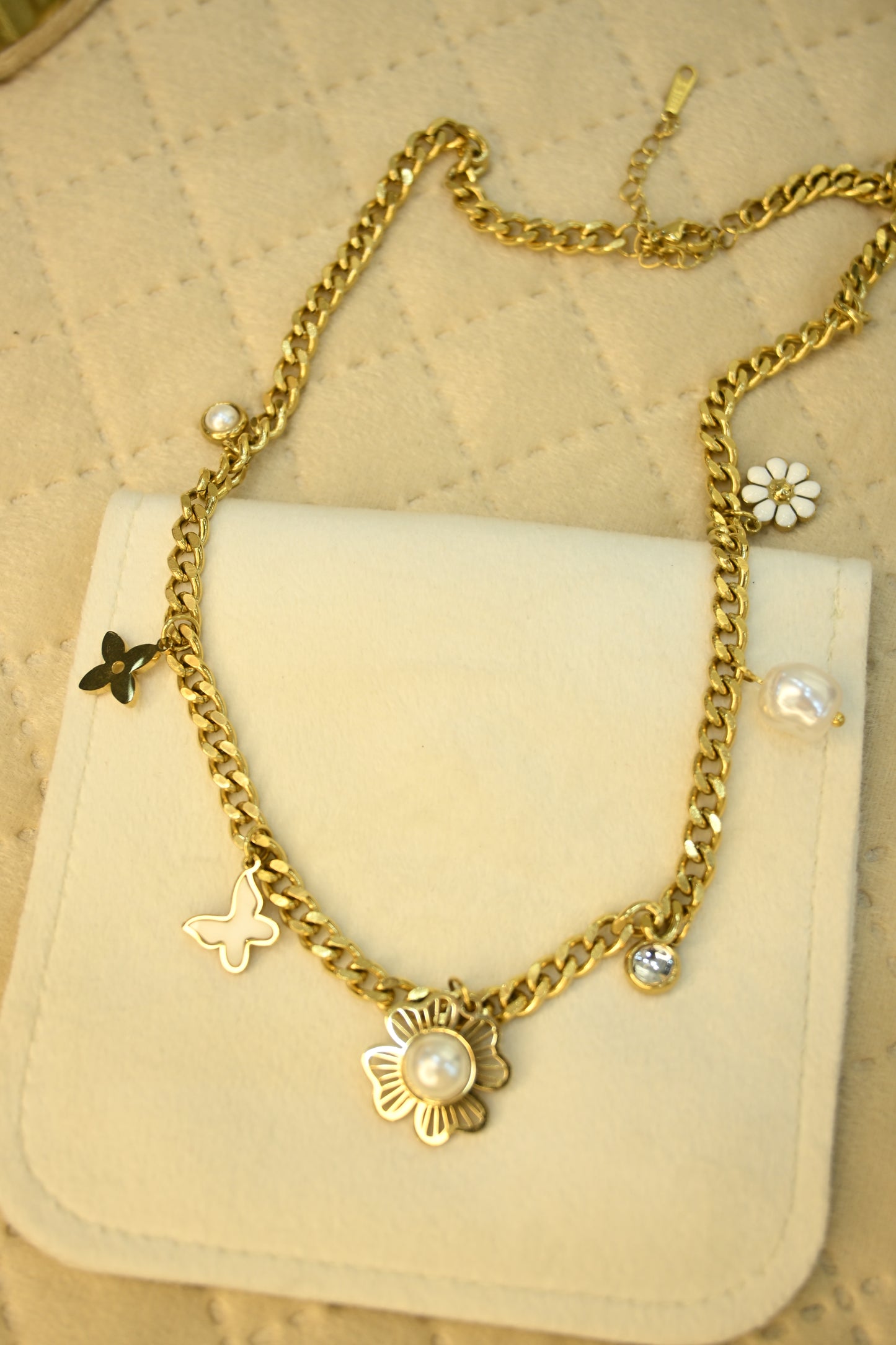 STATEMENT PENDANT