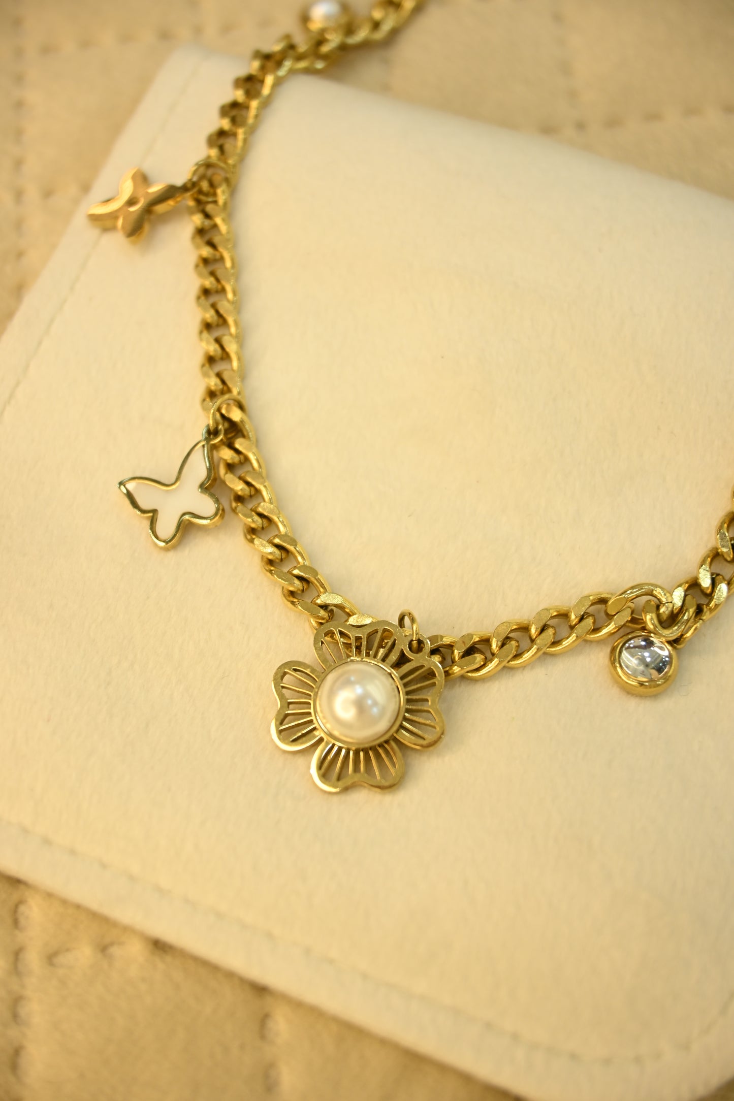STATEMENT PENDANT
