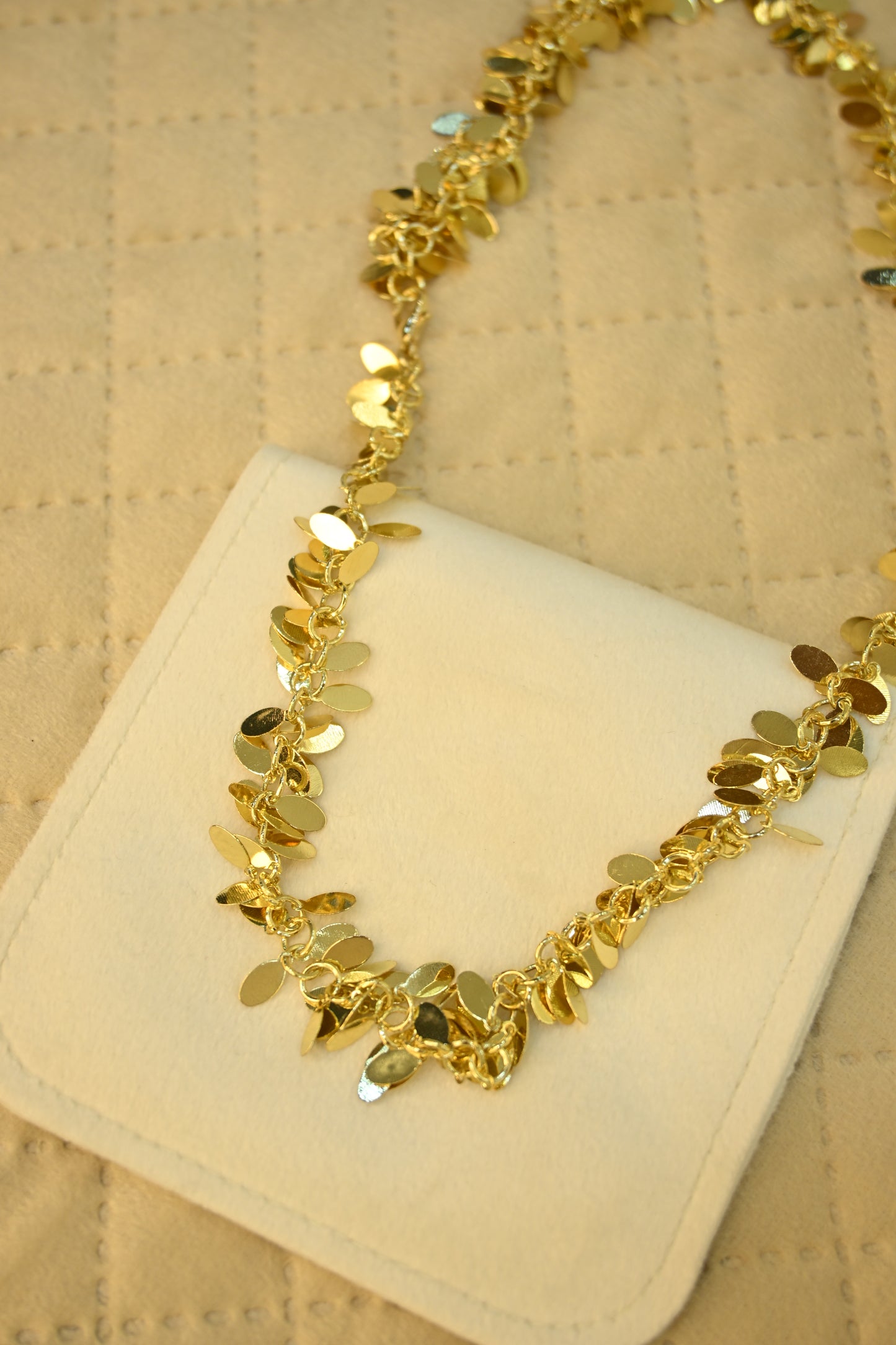 SHIMMERY NECKLACE