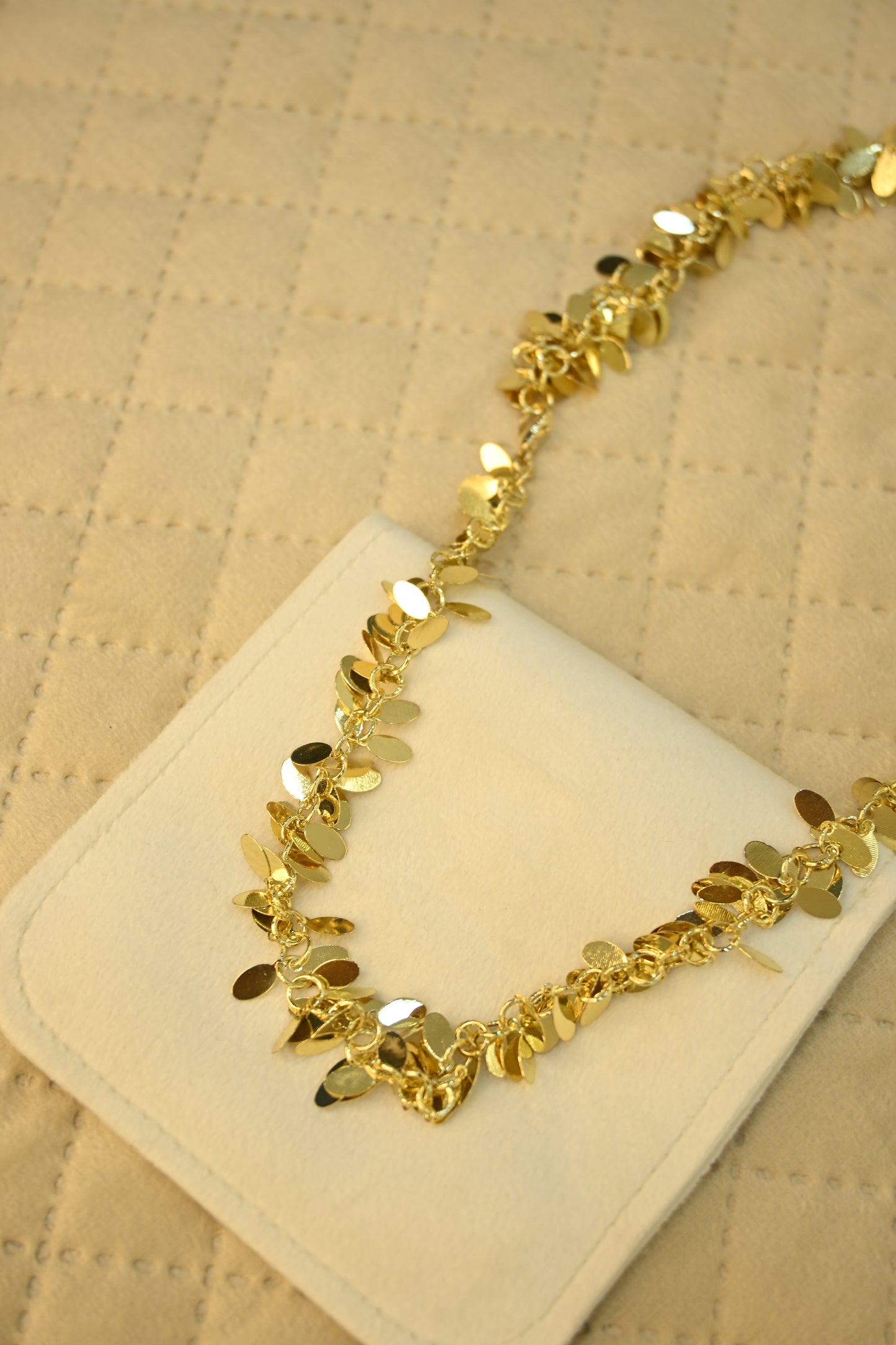 SHIMMERY NECKLACE