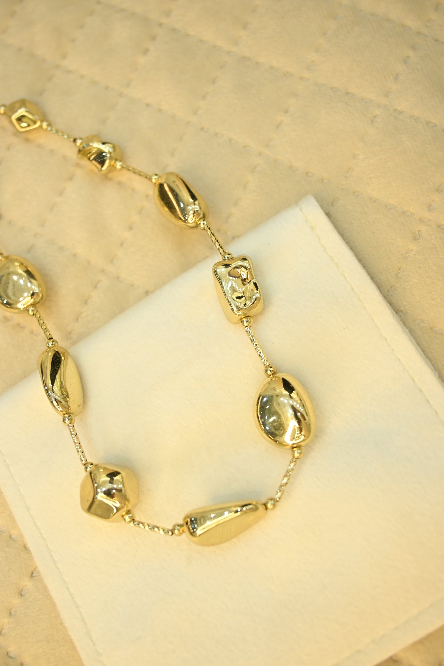 STATEMENT NECKLACE