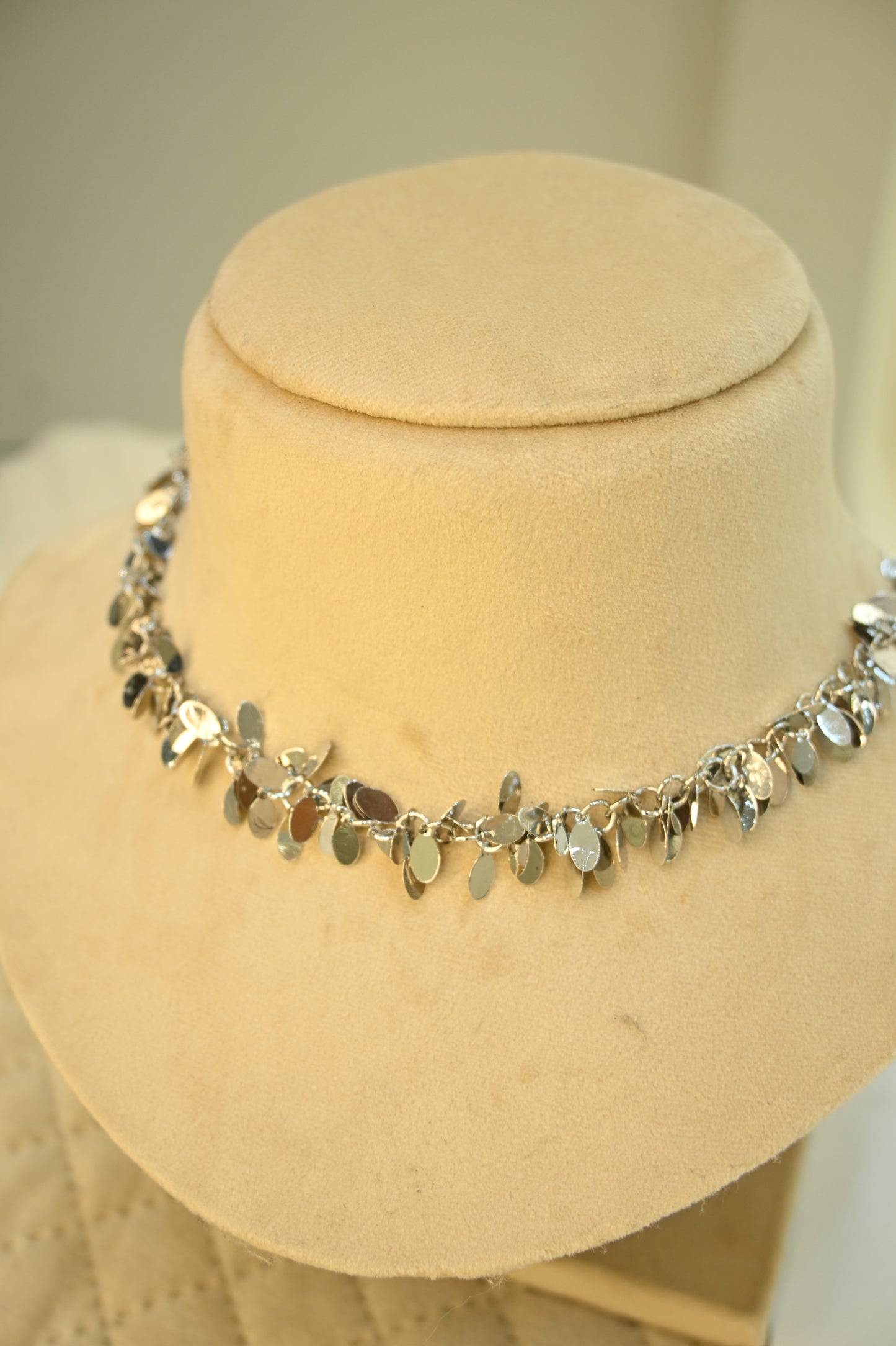 SHIMMERY NECKLACE