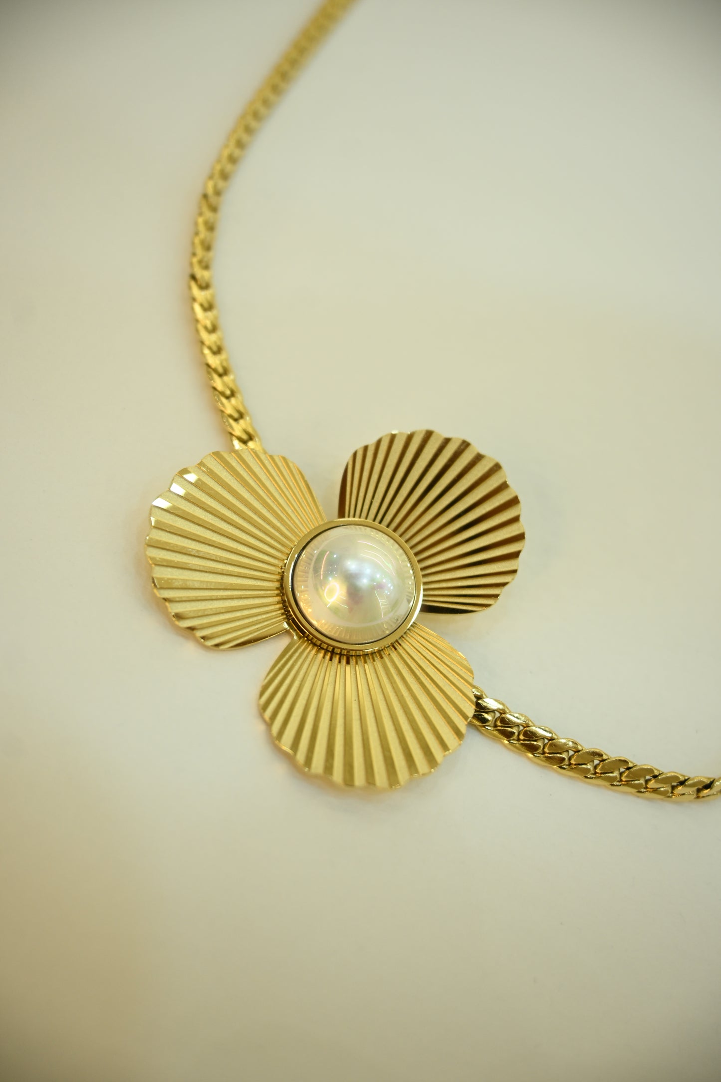 FLOWER PENDANT