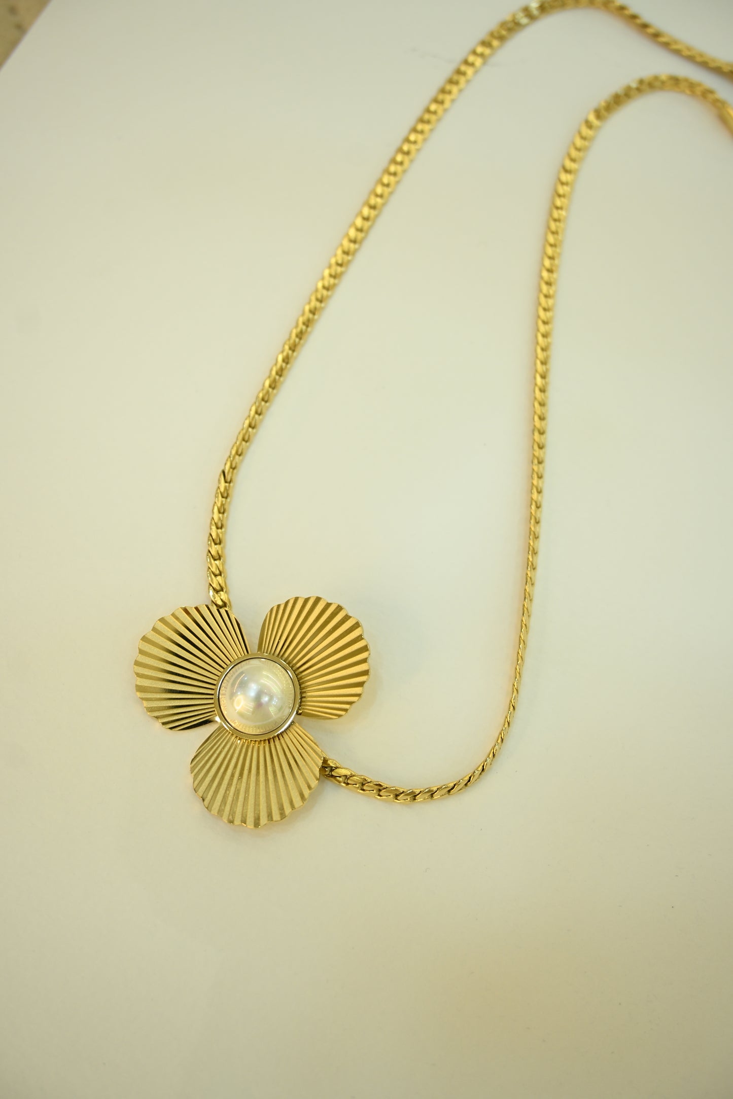 FLOWER PENDANT