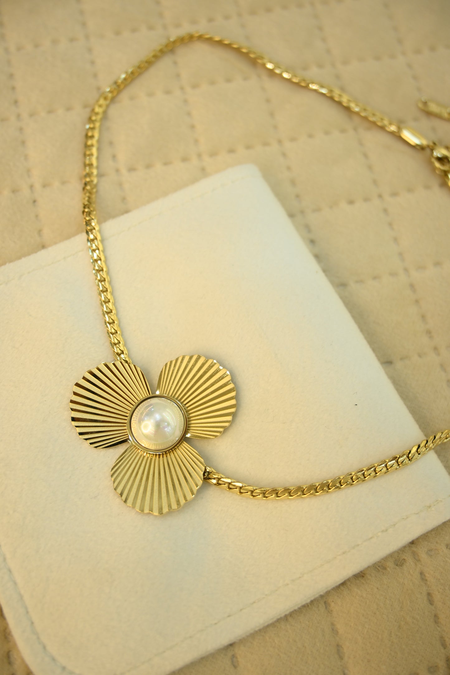 FLOWER PENDANT