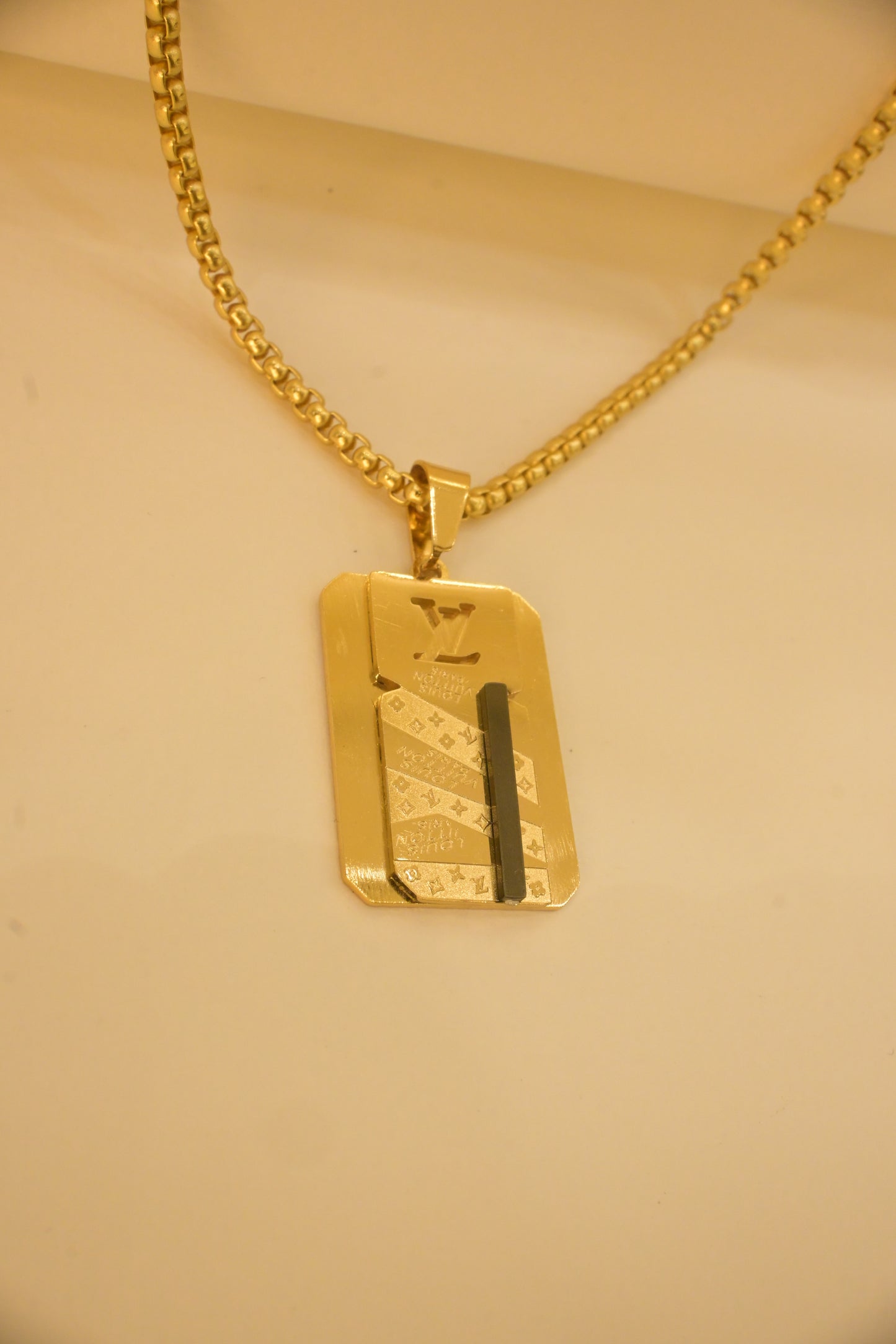LV PENDANT
