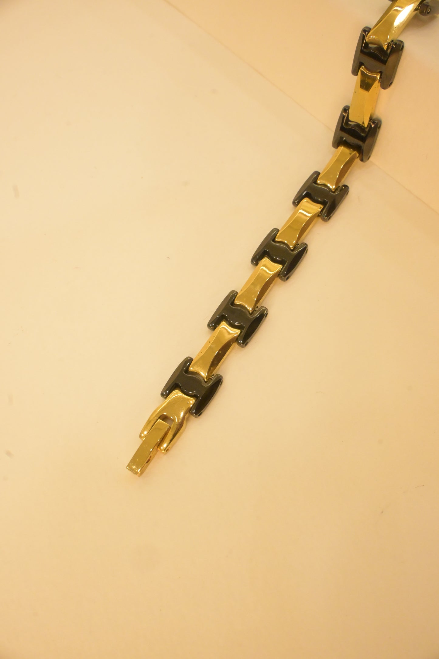 BLACK & GOLDEN CERAMIC BRACELET