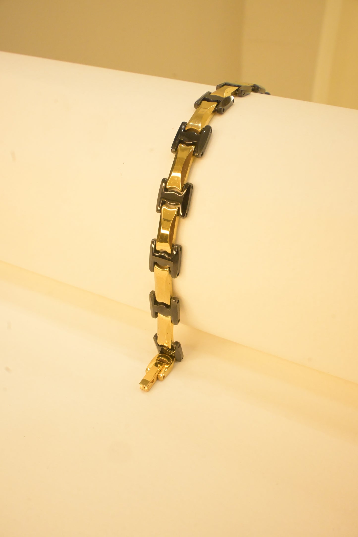 BLACK & GOLDEN CERAMIC BRACELET