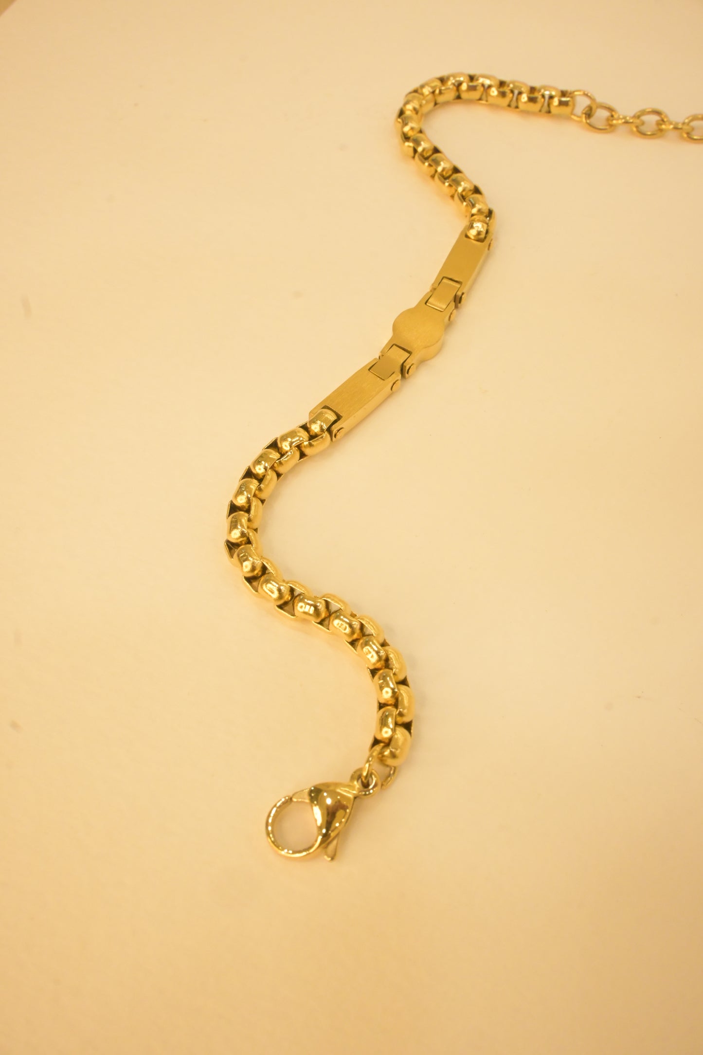 BRACELET