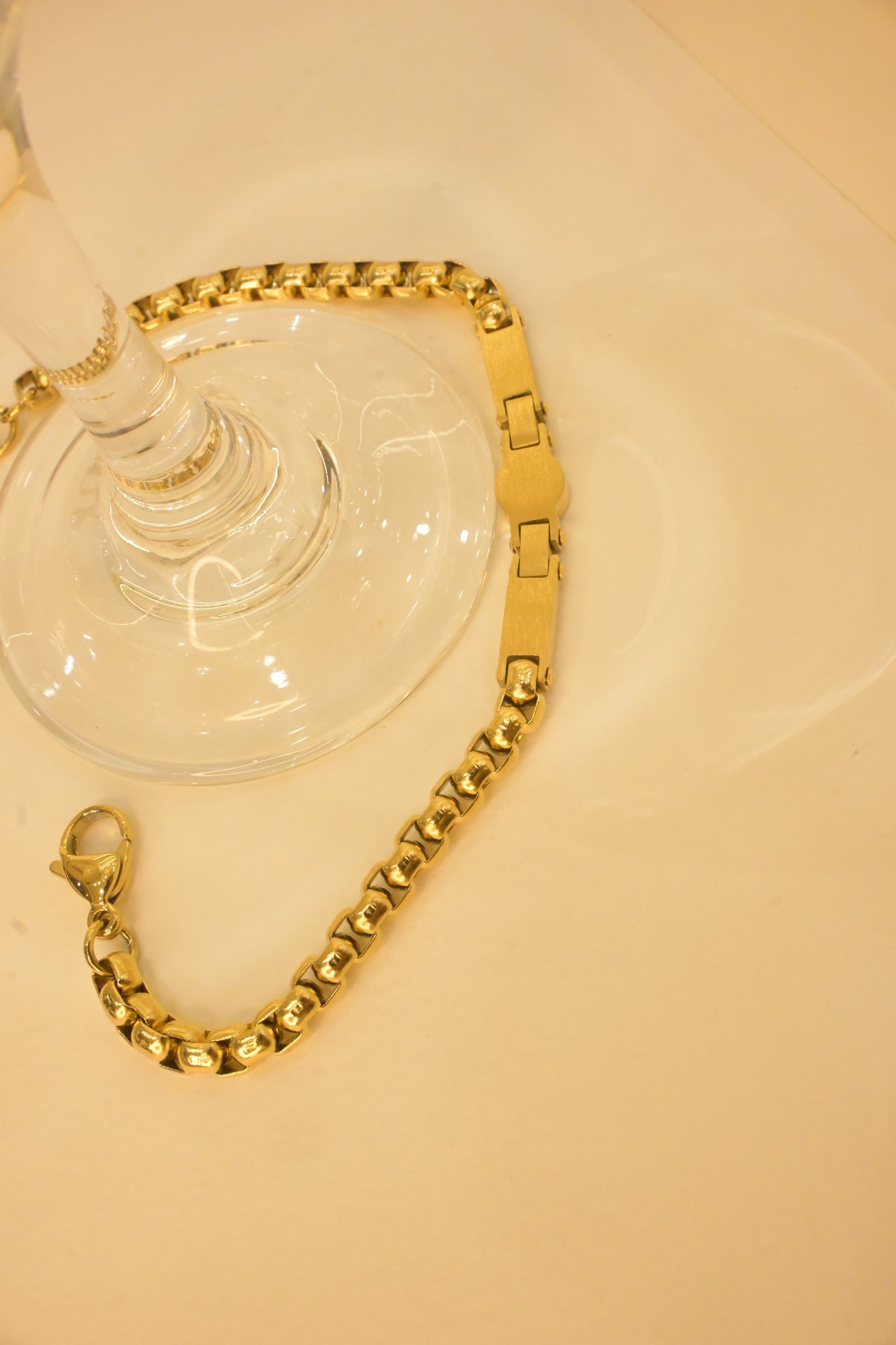 BRACELET