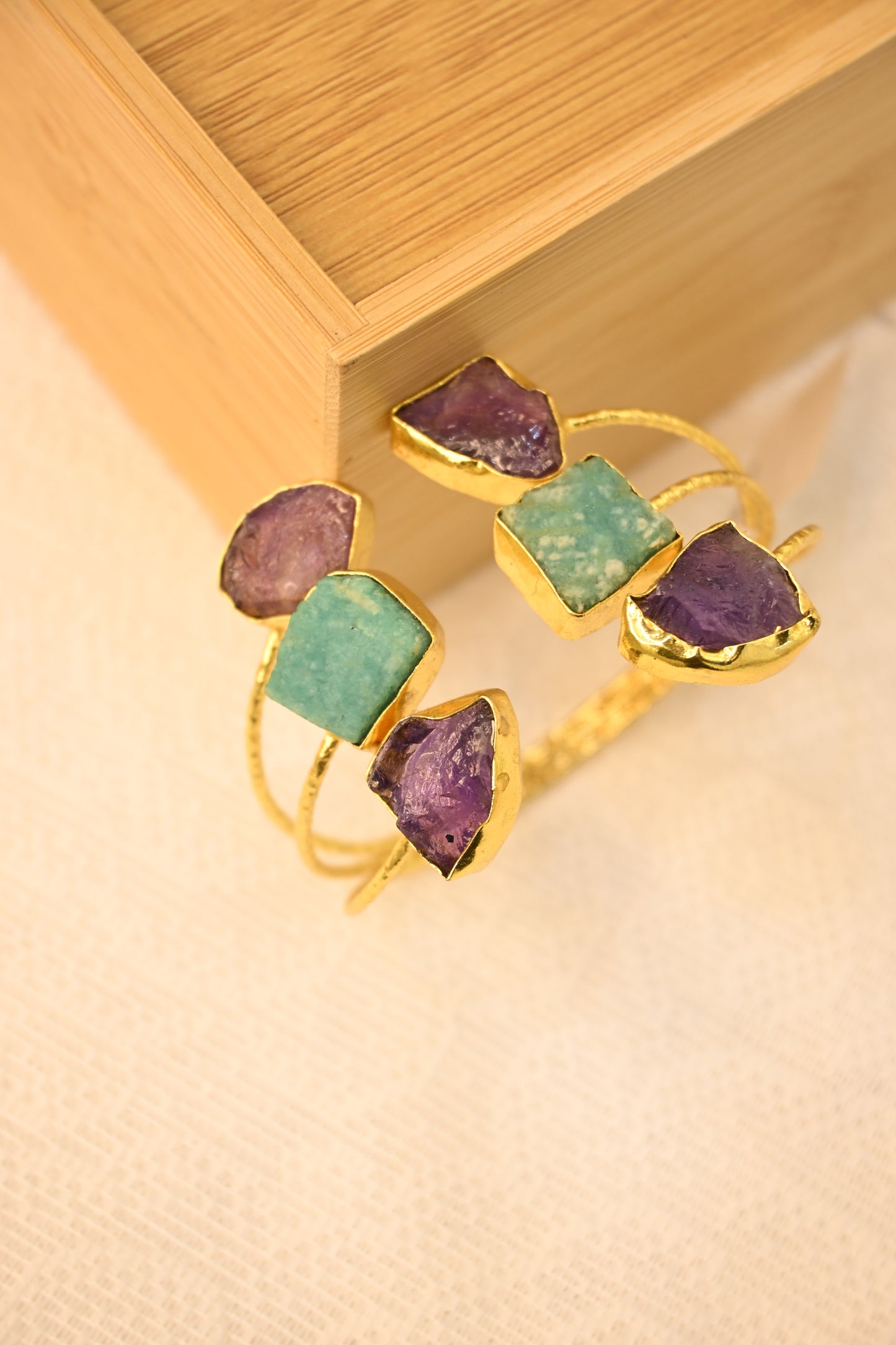 MULTICOLOR STONE BEADED BRACELET