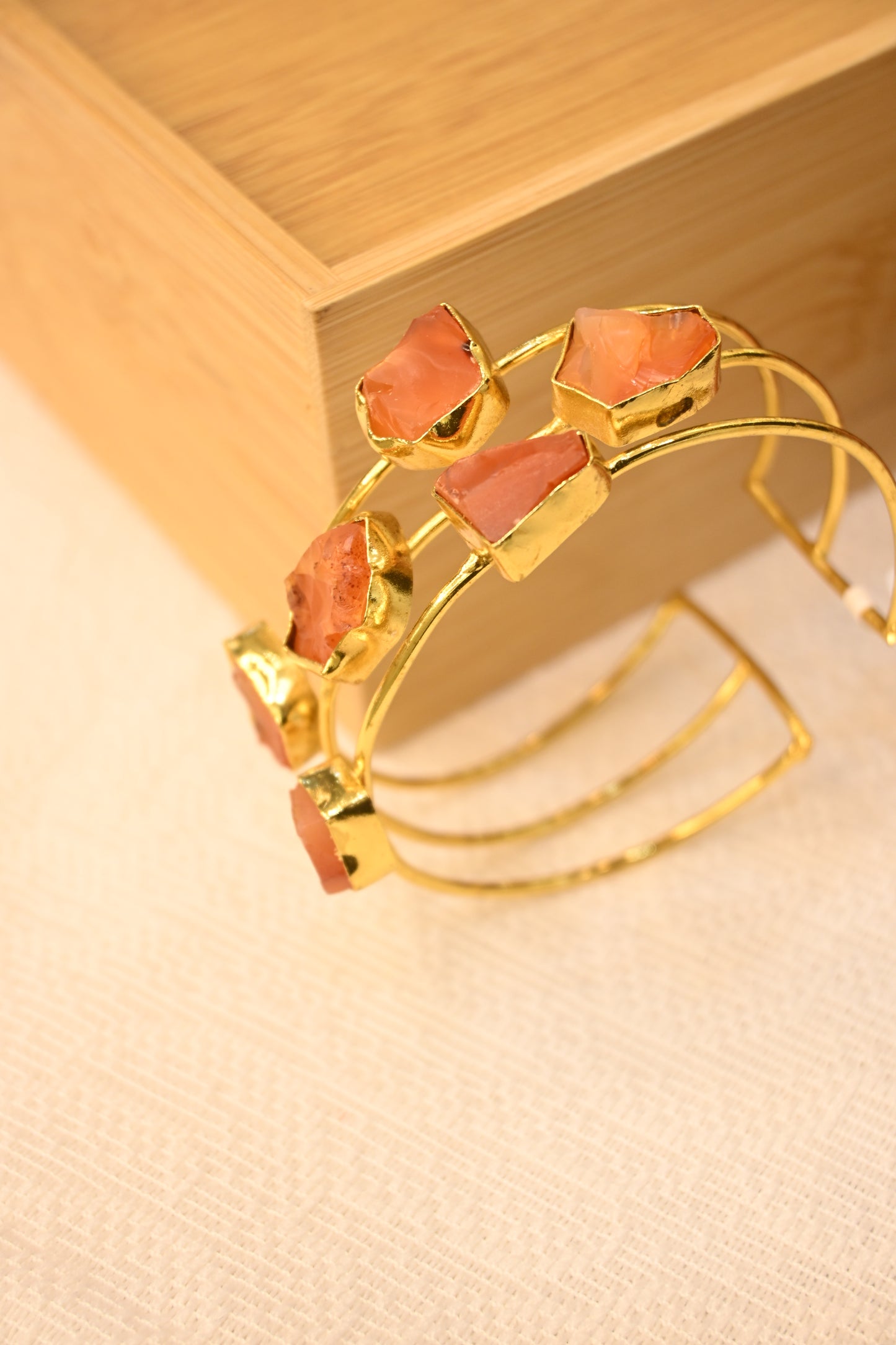 BROWN GEMS GOLDEN BRACELET