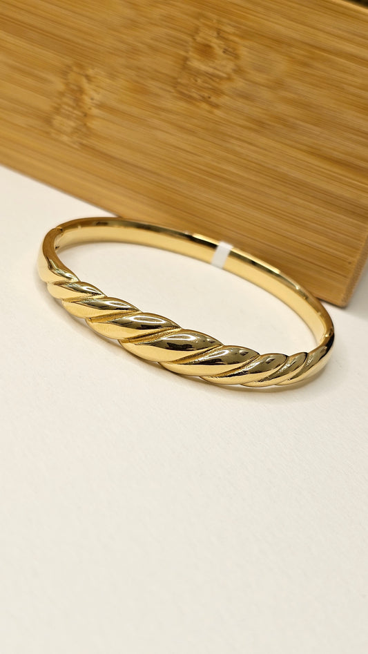 GOLD PLATED PENDANT