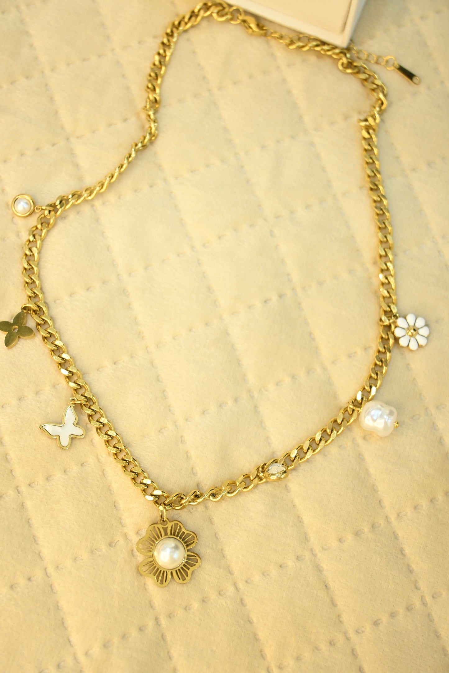 STATEMENT PENDANT