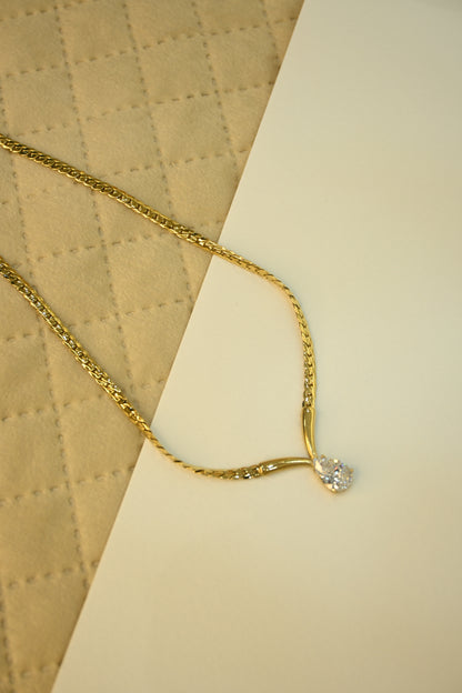 DELICATE DIAMOND NECKLACE