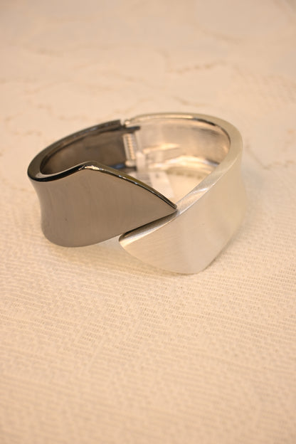 DUAL TONE POLISHED BRACELET