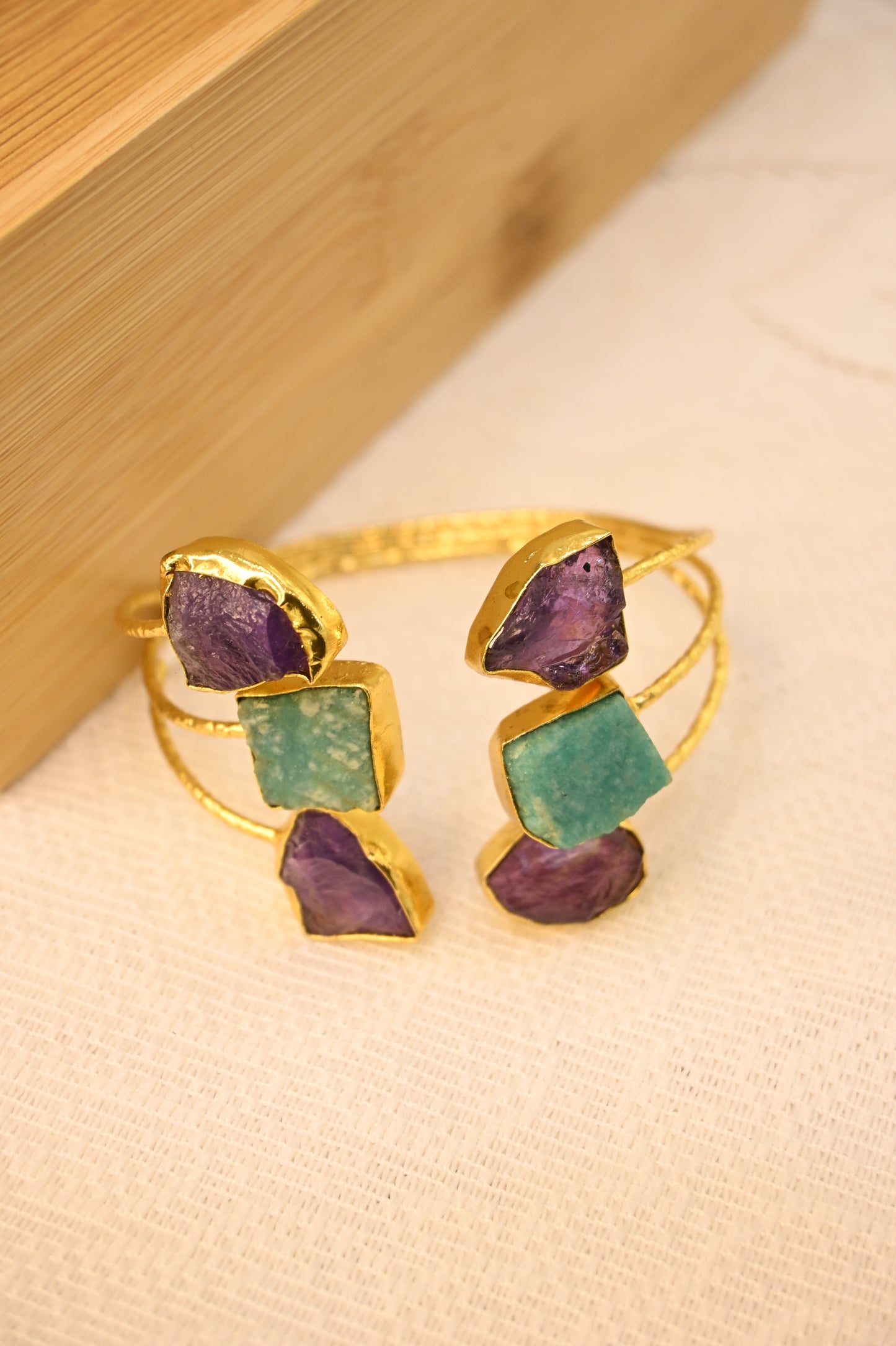 MULTICOLOR STONE BEADED BRACELET