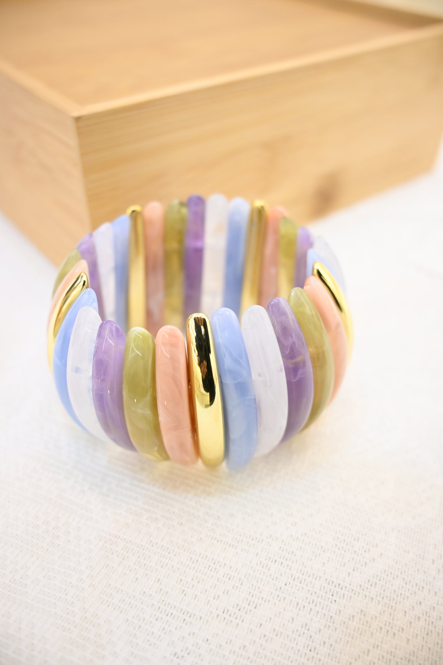 MULTICOLOR ACRYLIC BRACELET