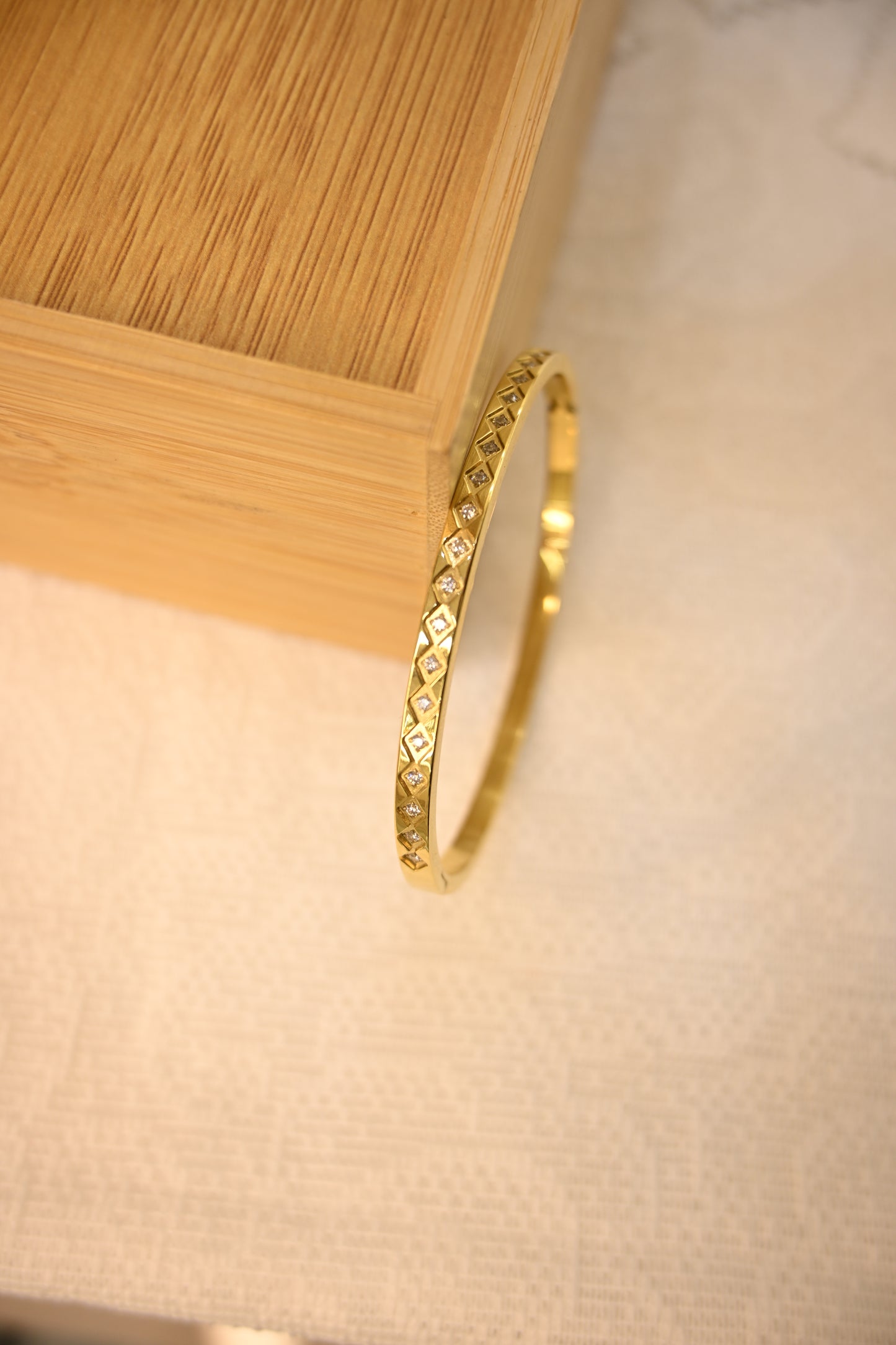 CRYSTAL EMBEDDED BRACELET