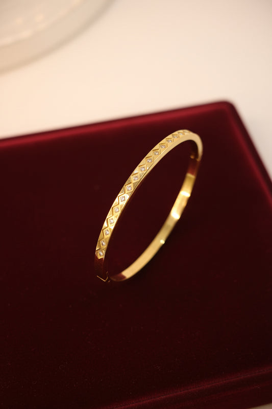 CRYSTAL EMBEDDED BRACELET