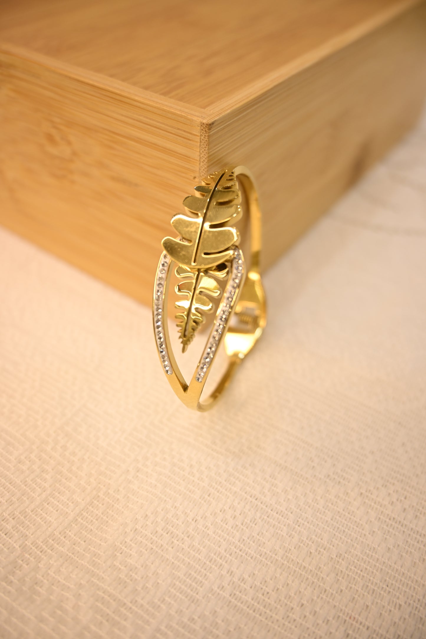 CRYSTAL LEAF BRACELET