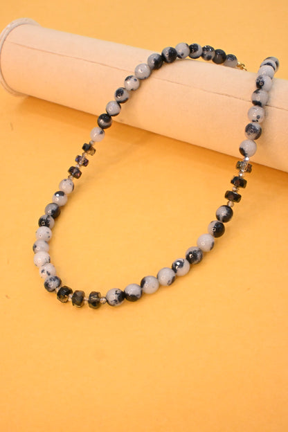 BLACK & WHITE PEARL NECKLACE
