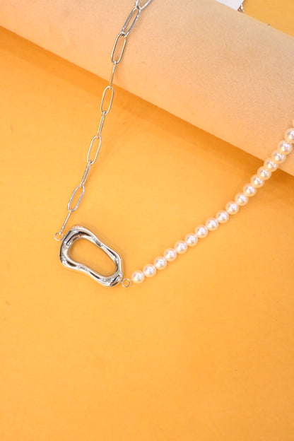 PEARL NECKLACE WITH SILVER CLASP