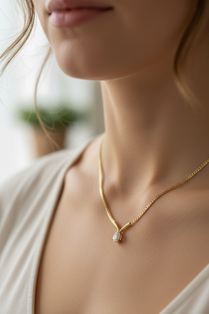 DELICATE DIAMOND NECKLACE
